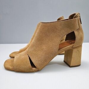 Donald Pliner Perra Heel Women 10 Neutral Camel Tan Suede Peep Toe Dressy Sandal